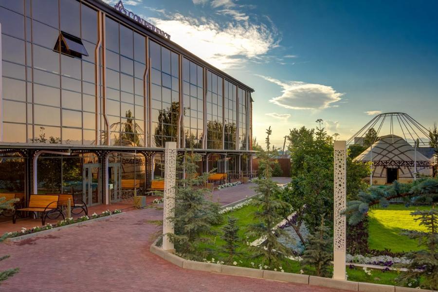 Karagat Hotel Karakol Exteriör bild