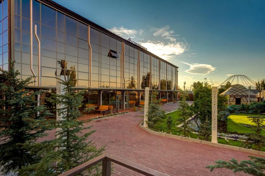 Karagat Hotel Karakol Exteriör bild